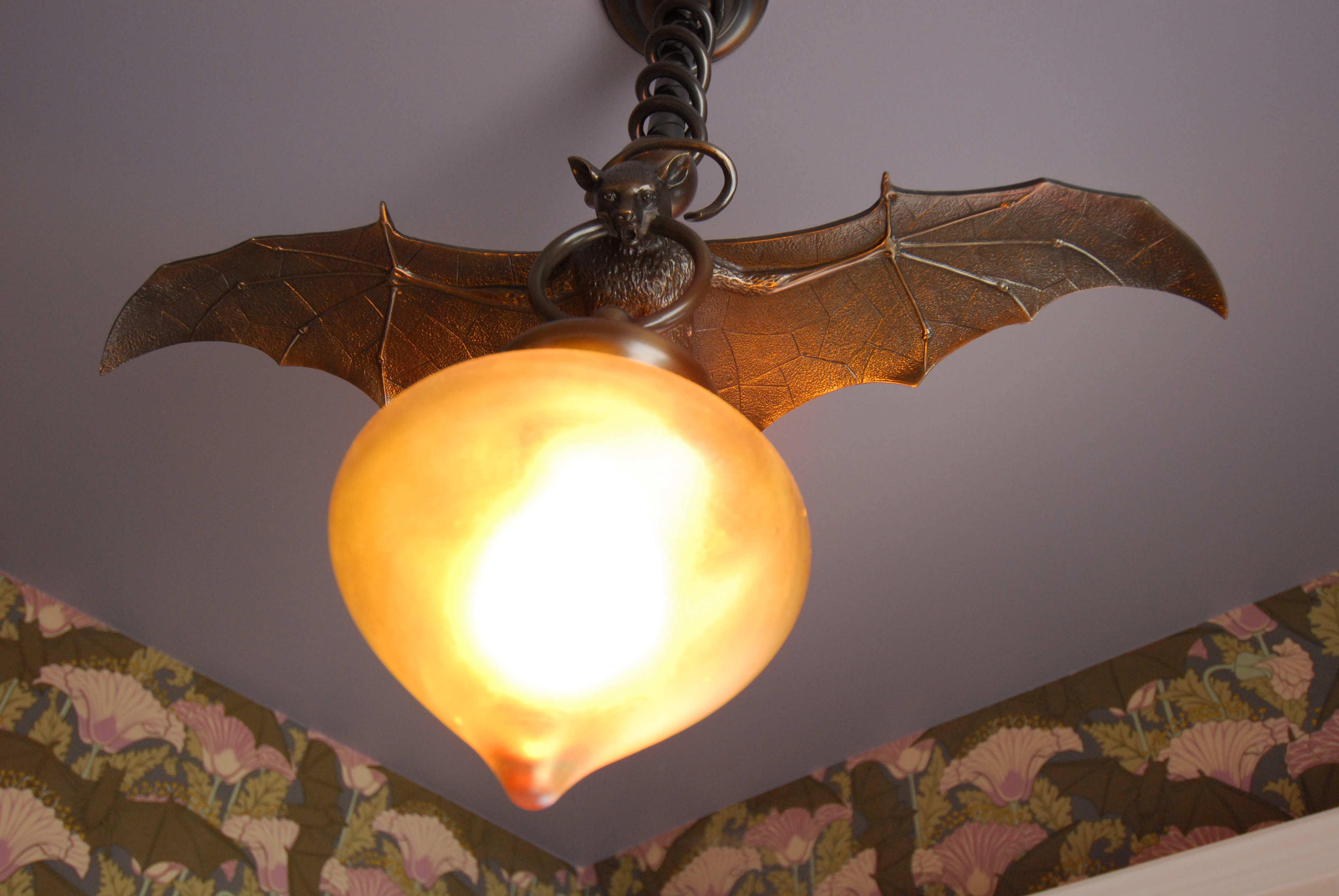 bat light in bat(h) room